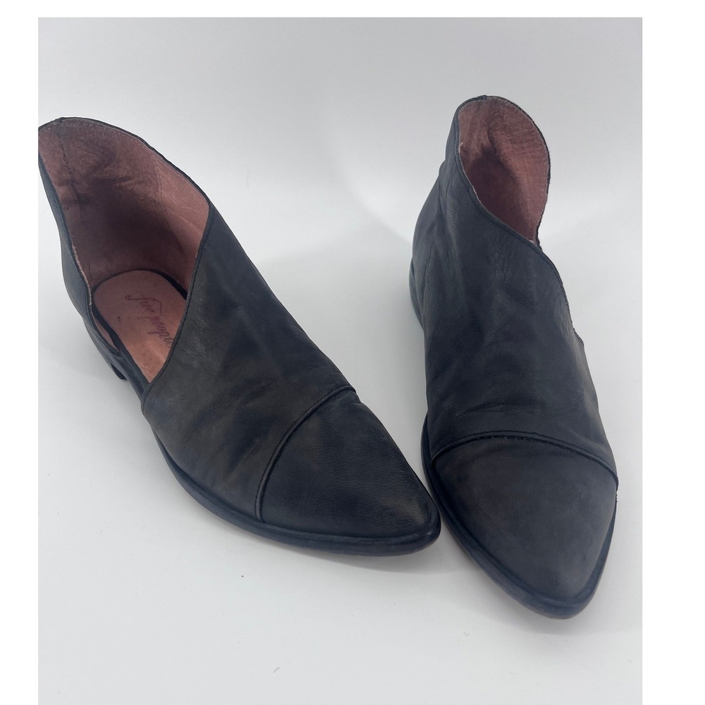 Free People Royale Flat Black Leather Pointed Toe Cutout Shoes EU 39 US 8.5-9 - Picture 1 of 9